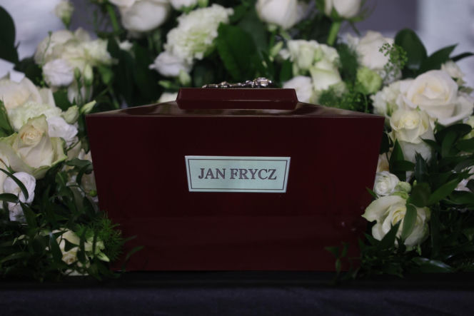 Tak pożegnały Jana Frycza córka i wnuczka. Trudno się nie rozpłakać
