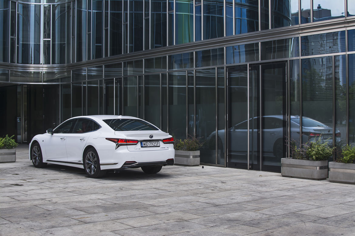 Lexus LS500h F-Sport
