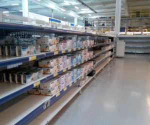 Puste półki w rosyjskich supermarketach