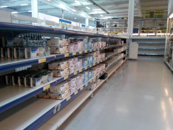 Puste półki w rosyjskich supermarketach