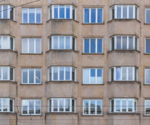 Zabytkowa kamienica z al. Jerozolimskich 101 w Warszawie