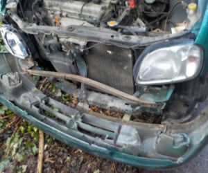 Wraki samochodów zalewają Warszawę