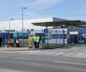 Strzały w łódzkiej fabryce, 400 osób ewakuowanych. Trwa obława