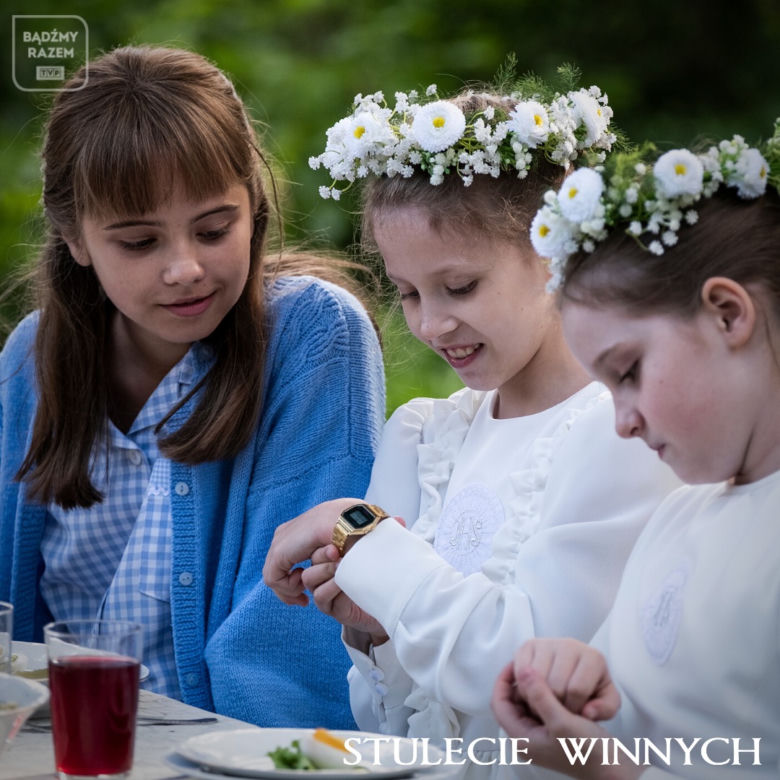 Stulecie Winnych 4 odc. 43. Małgosia (Oliwia Sekita), Julia (Nadia Głazińska), Ula (Sabina Bendarz)