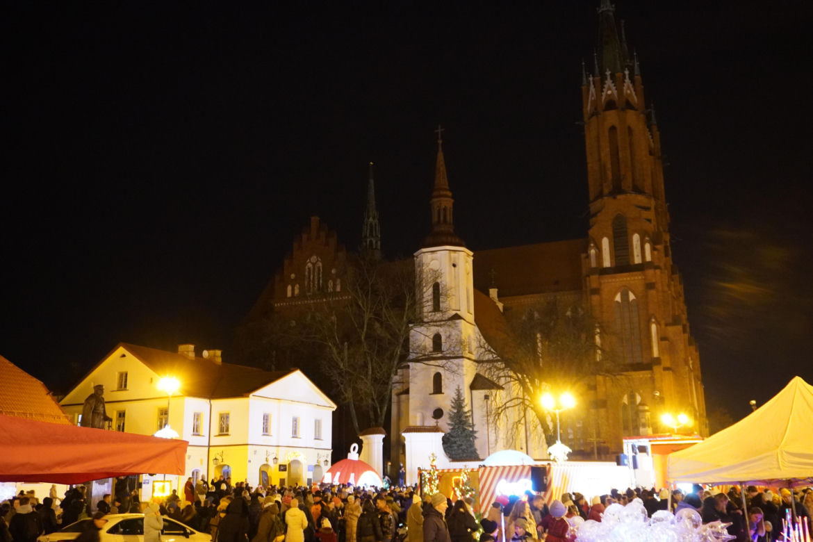 Ciężarówka Coca-cola w Białymstoku! Świąteczna atrakcja przyciągnęła tłumy mieszkańców na Rynek Kościuszki