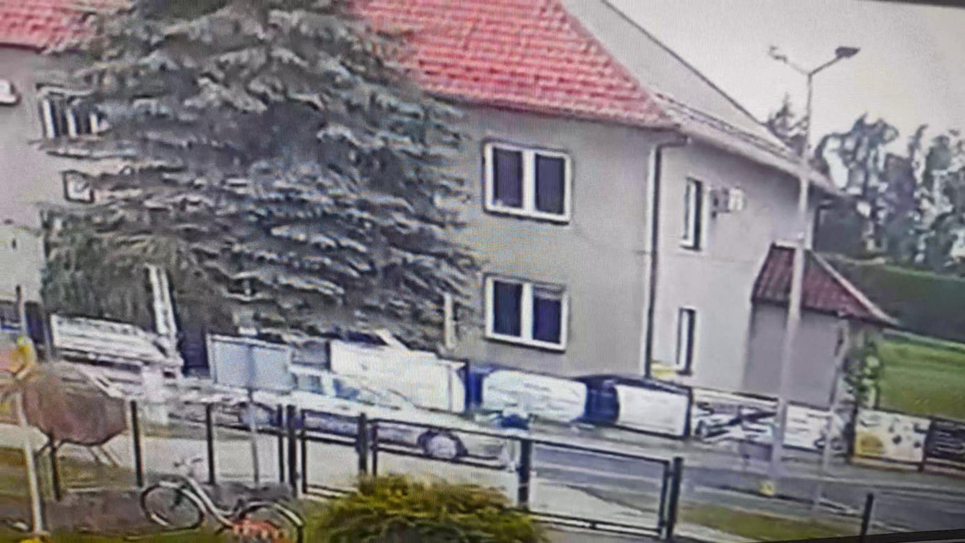 86-latek z impetem wjechał w dziecko! Pokazali wszystko na nagraniu. Włosy stają dęba