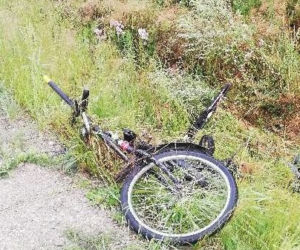 Kozubata: Rowerzysta ZGINĄŁ pod kołami BMW. MAKABRYCZNY wypadek o poranku [ZDJĘCIA]