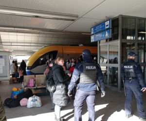 Patrole policji na dworcu w Krakowie
