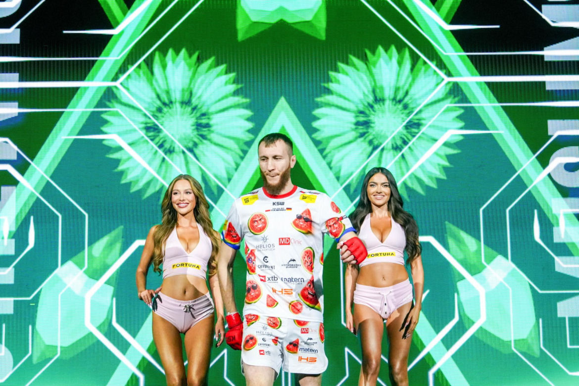 XTB KSW 121. Potężny cios w krocze, trybuny zamarły!