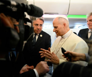 Konferencja papieska w samolocie w podróży do Algierii
