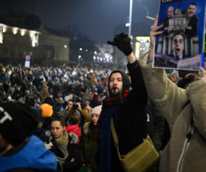 Tłumy na ulicach w Bułgarii! Dziesiątki tysięcy ludzi żąda przedterminowych wyborów 