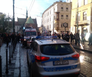Tramwaj linii 18 potrącił pieszego na Placu Wszystkich Świętych