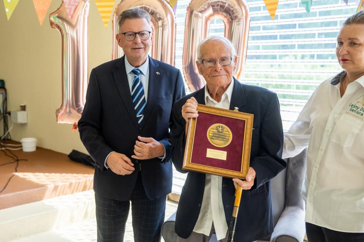 Wstąpił do wojska w wieku 20 lat i walczył w operacji berlińskiej! Teraz pan Kazimierz świętował 100. urodziny
