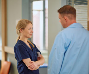 Na Wspólnej, odcinek 4185: Cieślik zeznaje, że jest ofiarą podstępu. Czy ktoś uwierzy w jego słowa?