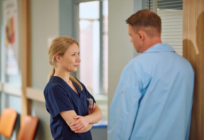 "Na Wspólnej", odcinek 4185: Cieślik zeznaje, że jest ofiarą podstępu. Czy ktoś uwierzy w jego słowa?