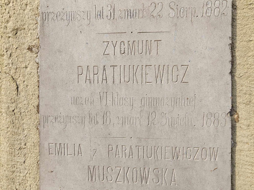  Co pisano na nagrobkach w minionych wiekach?