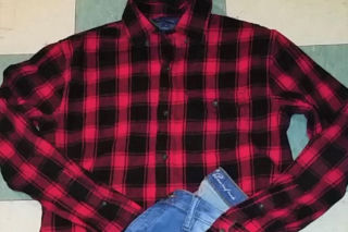 Gardzili modą, a stali się jej ikonami. Jak flanelowa koszula z Seattle stała się buntem sprzedanym za miliony