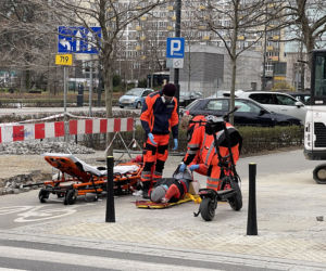 Staranował hulajnogę, uciekł i wrócił. Wypadek w samym centrum Warszawy 