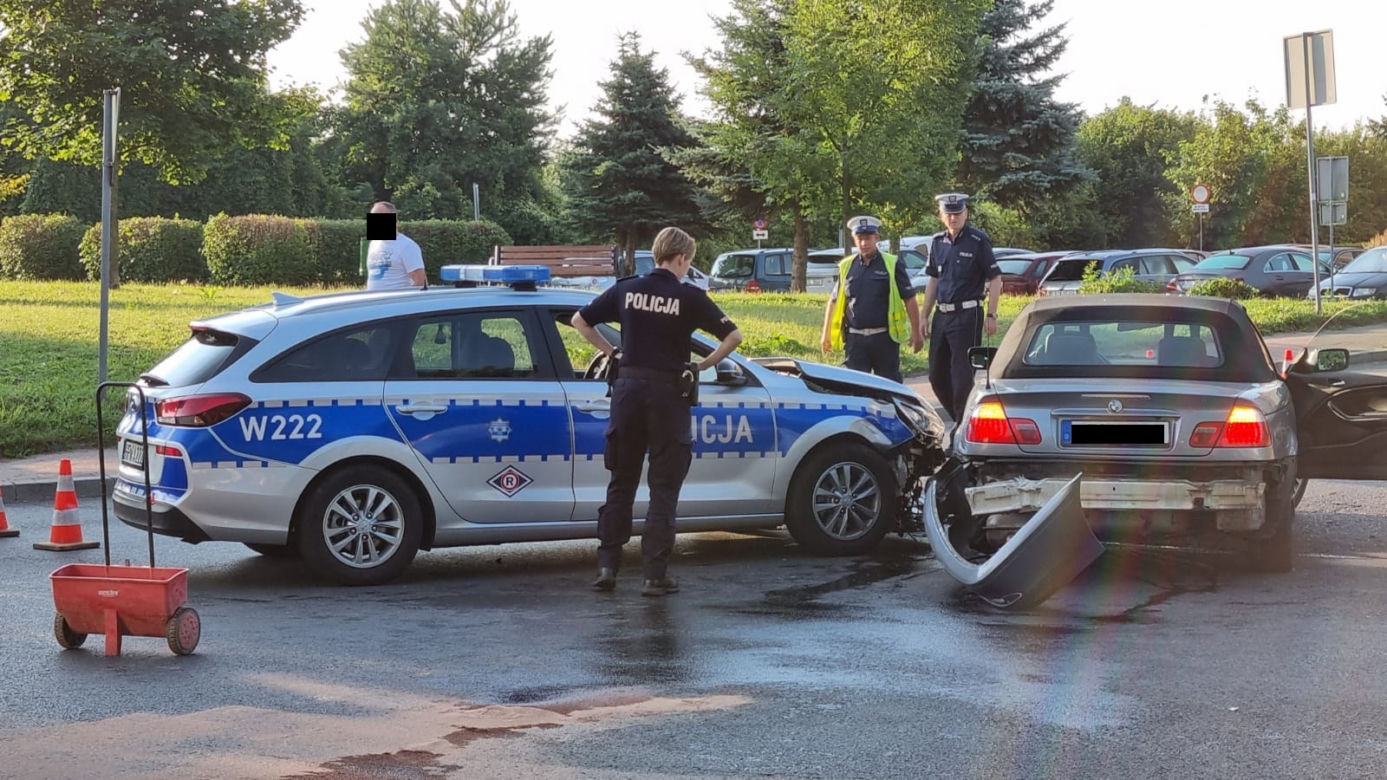 Szaleńczy pościg ulicami Koszalina. BMW staranowało radiowozy