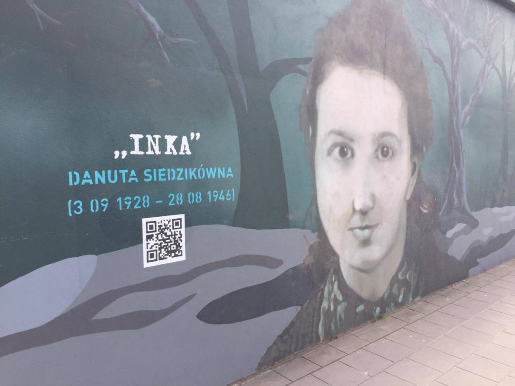Zniszczono mural Żołnierzy Wyklętych! Napis "MORDERCA" na portrecie majora Łupaszki [ZDJĘCIA]