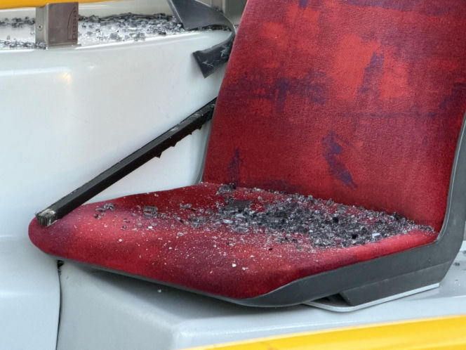 Zderzenie ciężarówki z tramwajem i potrącenie na torowisku; utrudnienia w kursowaniu tramwajów