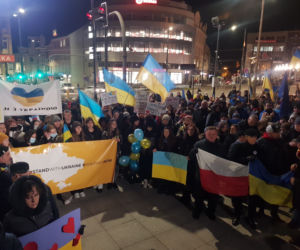 Wiec poparcia w centrum Olsztyna - Solidarni z Ukrainą 24 lutego 