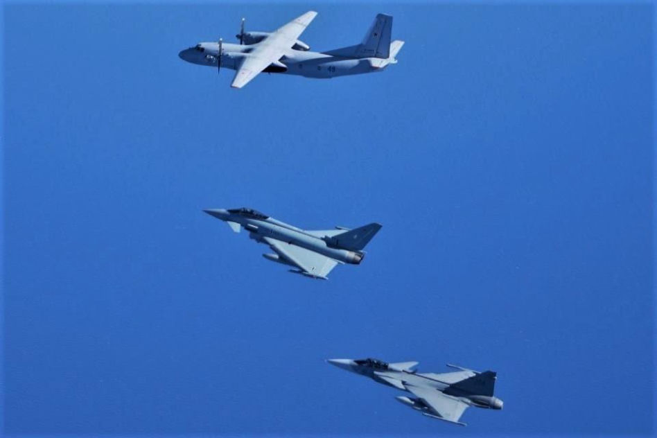 Szwedzki Gripen i niemiecki Eurofighter przechwytują rosyjski An-26