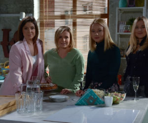 Pierwsza miłość, odcinek 3204, Marysia (Aneta Zając), Kinga (Aleksandra Zienkiewicz), Emilka (Anna Ilczuk), Marta (Honorata Witańska)