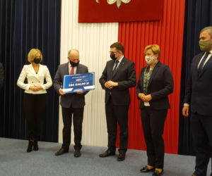 Przekazanie czeków potwierdzających dofinansowanie z Funduszu Dróg Samorządowych w subregionie tarnowskim