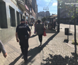 Zabrze: Policjanci kontrolowali sklepy i komunikację miejską. Sprawdzali maseczki [ZDJĘCIA]