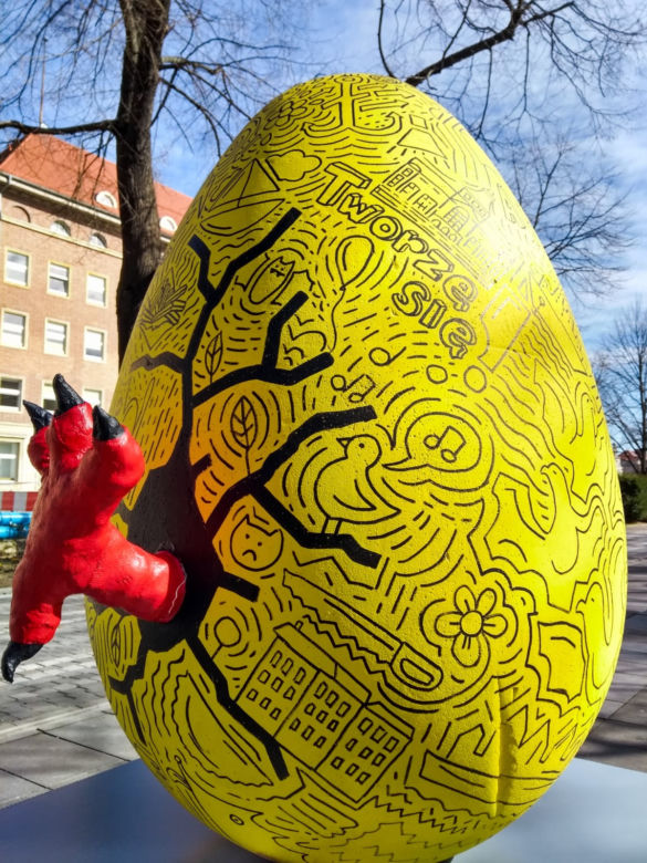 Gigantyczne pisanki w Alei Kwiatowej