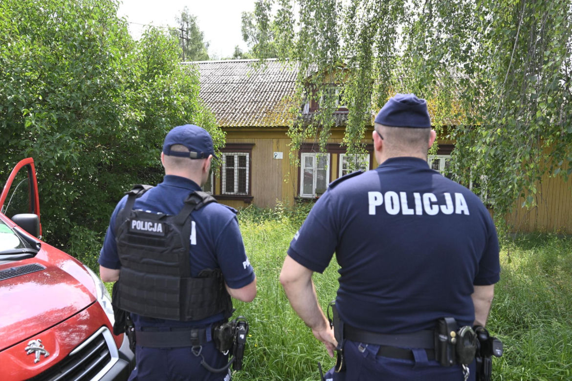 Policja na Osiedlu Przyjaźń w Warszawie 