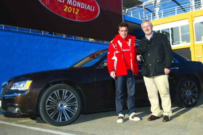 Fernando Alonso dostał Lancię Themę 