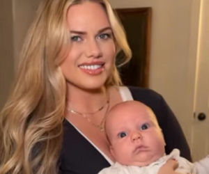 Ma 38 lat i jest babcią. Ludzie myślą, że jest siostrą bliźniaczką swojej córki!