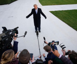 Przywódca Chin przyleciał do USA. Też przeszedł po czerwonym dywanie