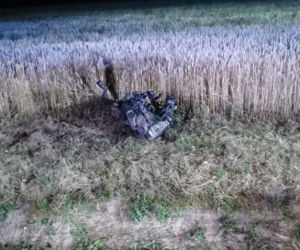Czy to jeszcze audi? 19-latek w zmasakrowanym aucie na DK nr 50! Śmigłowiec zabrał go do Warszawy [ZDJĘCIA]