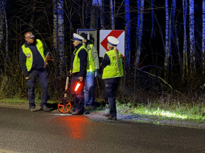 Makabryczne dachowanie auta na Mazowszu. 41-latek zginął uwięziony w blaszanej pułapce