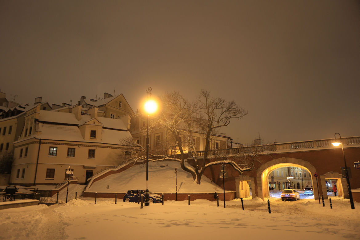 Śnieżny Lublin wieczorową porą
