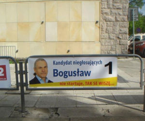 Nie startuję, tak se wiszę. Kampania Pana Bogusława podbija internet! [ZDJĘCIA]