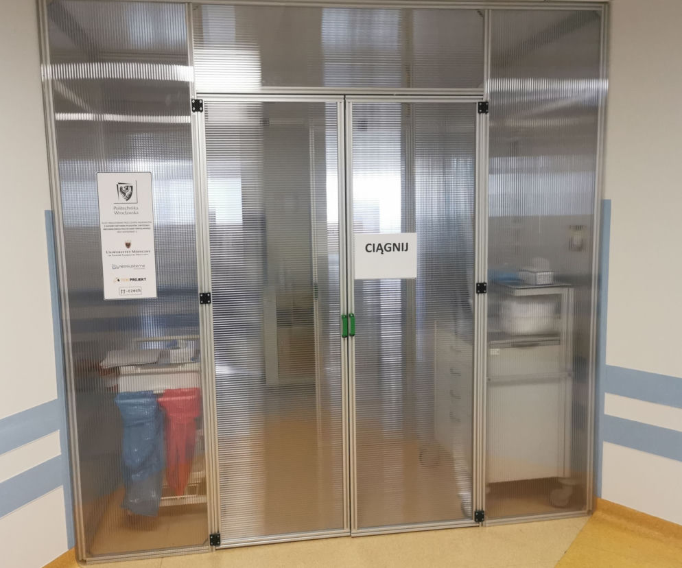 Ochronne śluzy z Politechniki Wrocławskiej działają już w szpitalach we Wrocławiu i Legnicy