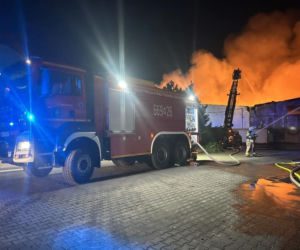 Pożar hal produkcyjnych w Bramkach