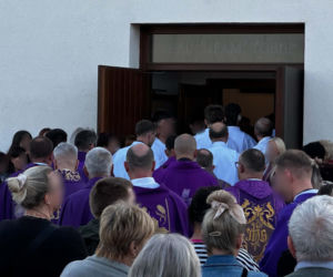 Mieszkańcy Lęborka żegnają księdza, który utonął w Darłówku