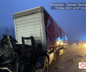 Dwie ciężarówki zderzyły się we mgle na autostradzie A1. Droga zablokowana