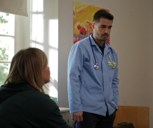 Pierwsza miłość. Marysia (Aneta Zając), lekarz Kacper (Damian Kulec)
