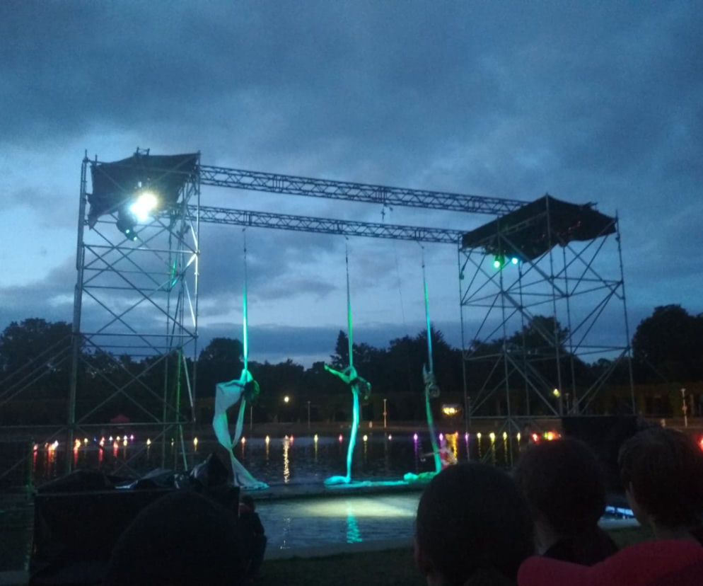 Cztery Żywioły. Akrobatyczne show w multimedialnej fontannie