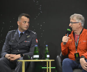 Warszawskie Targi Obronne. Scena Biała. Śmigłowiec przyszłości. Od pola walki po akcje ratownicze. Jak projektować i wybierać śmigłowce do najbardziej wymagających operacji?