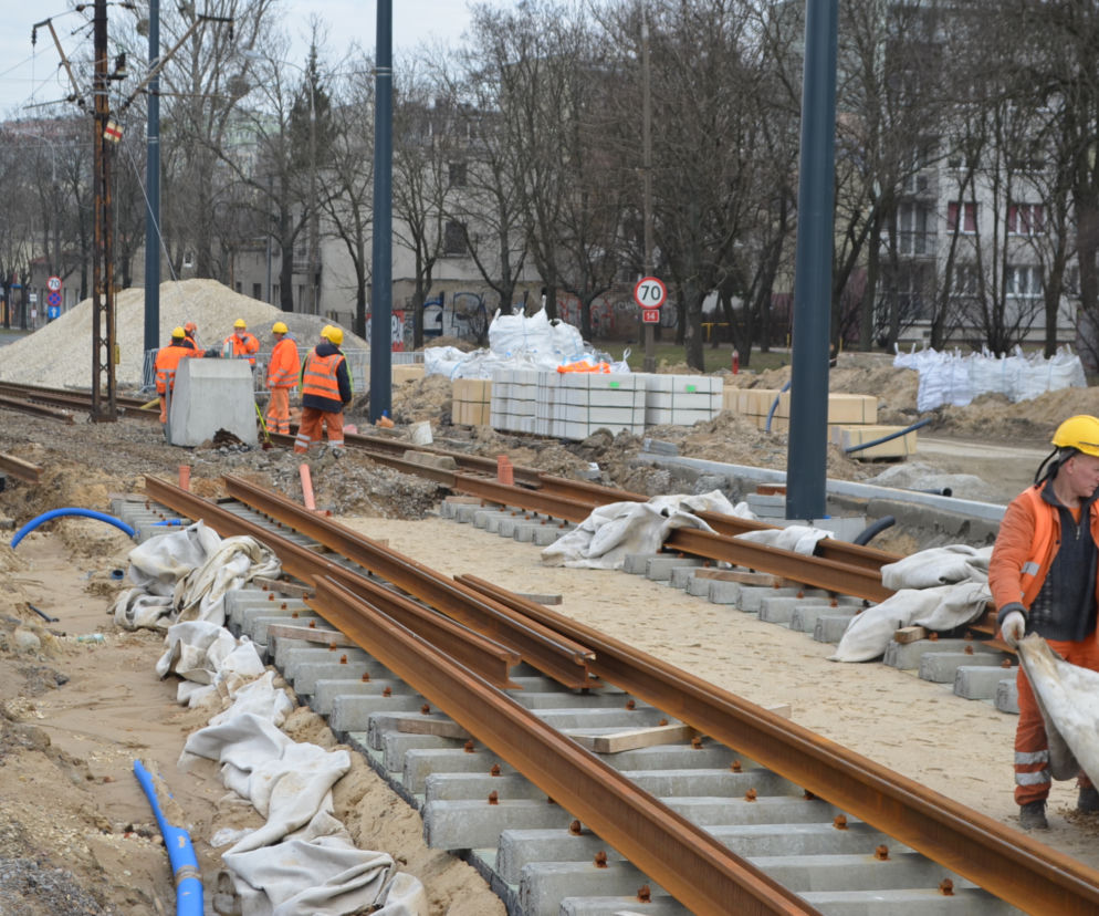 Wznowiony remont na skrzyżowaniu Dąbrowskiego - Śmigłego-Rydza