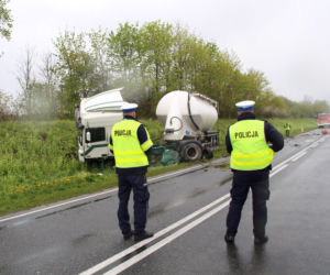 Tragiczne skutki wypadku w Mrozowie! Nie żyje młody kierowca