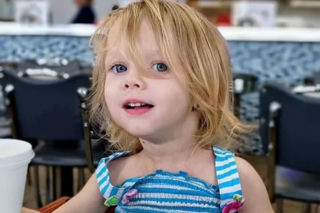 Zamknęli dwuletnią córkę w pokoju z agresywnym psem. Dziecko nie przeżyło