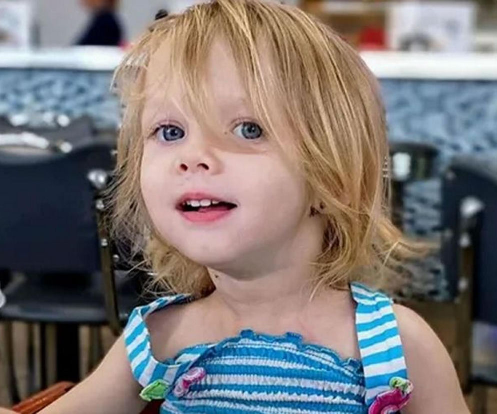 Zamknęli dwuletnią córkę w pokoju z agresywnym psem. Dziecko nie przeżyło